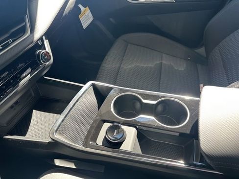 New 2026 Chevrolet Equinox LT AWD/4WD image 18