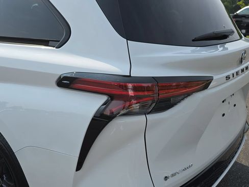 Certified 2025 Toyota Sienna XSE AWD/4WD image 38