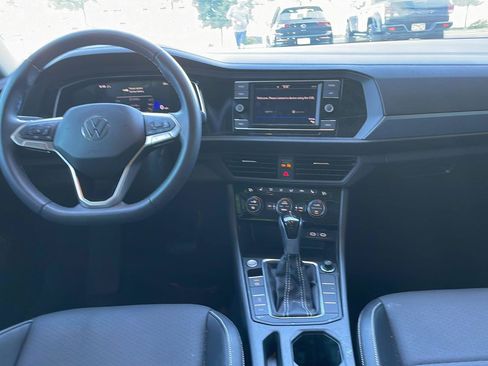 Used 2024 Volkswagen Jetta SE FWD image 7