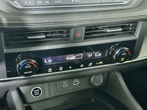 Used 2023 Nissan Rogue SV FWD image 22