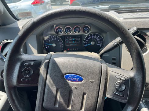 Used 2015 Ford F250 XLT w/ XLT Premium Package AWD/4WD image 16