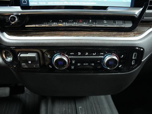 New 2025 GMC Sierra 2500 SLE w/ SLE Value Package; image 34