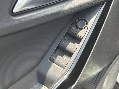 Used 2025 Chevrolet Equinox LT w/ Convenience Package II FWD image 29