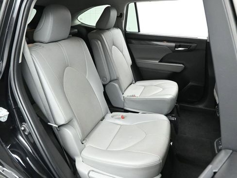 Used 2022 Toyota Highlander Limited image 21