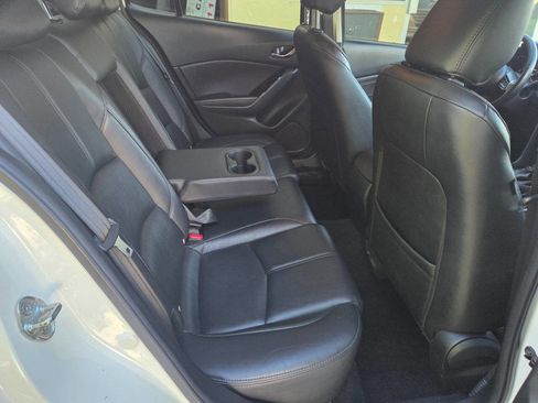 Used 2018 MAZDA MAZDA3 Touring image 16