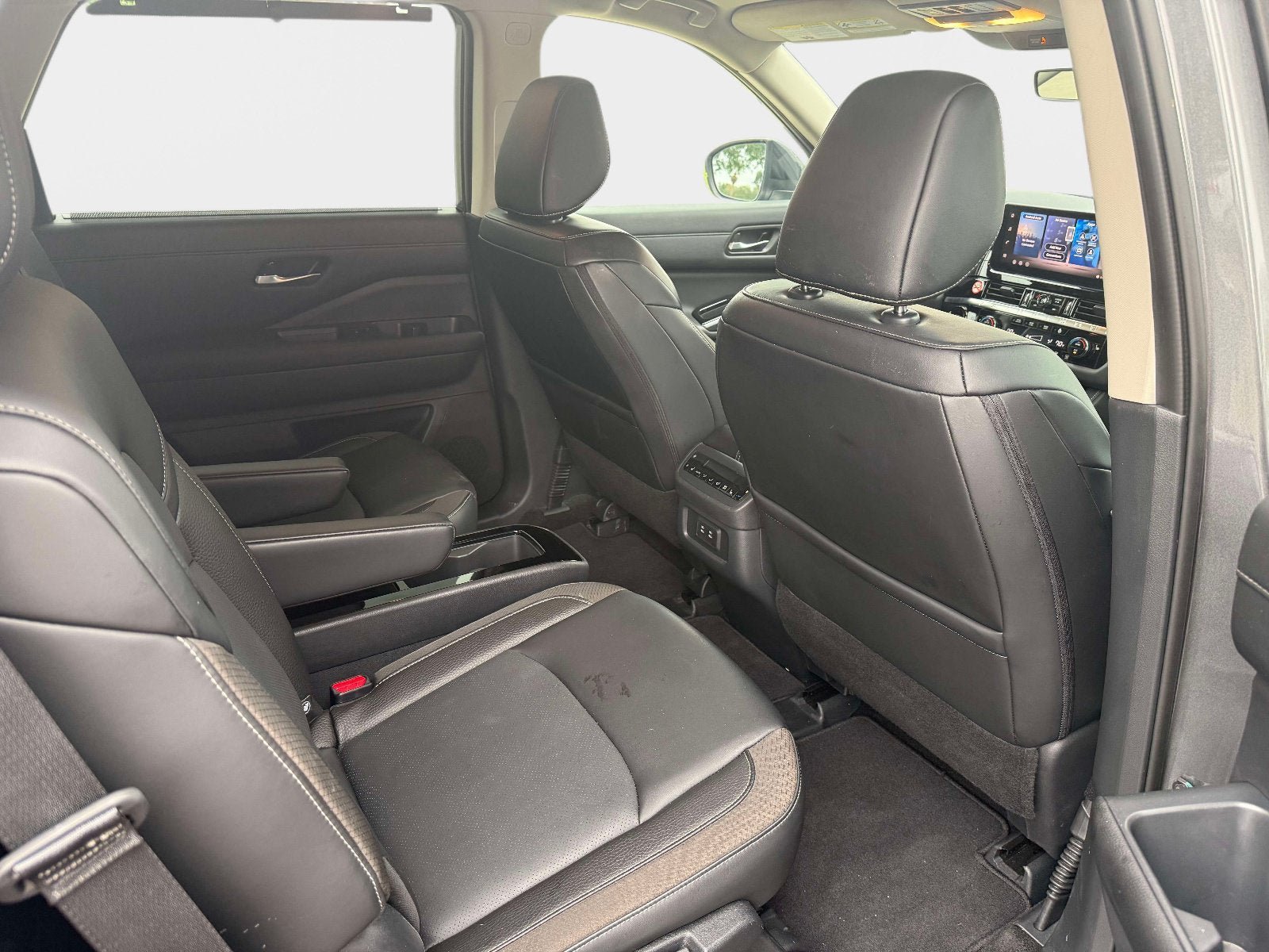 Certified 2026 Nissan Pathfinder SL w/ SL Premium Package FWD image 12