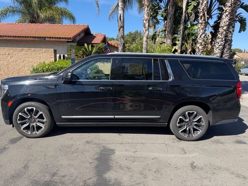 Used 2023 GMC Yukon XL Denali w/ Denali Reserve Package image 4