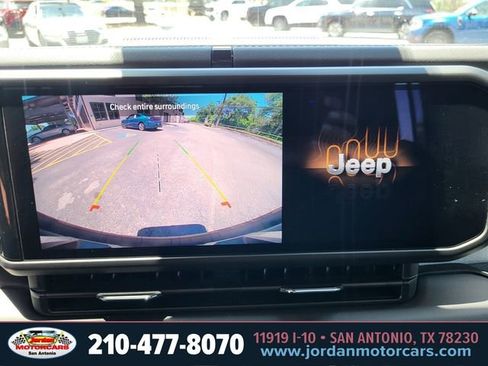 Used 2025 Jeep Wrangler Unlimited Sahara AWD/4WD image 20