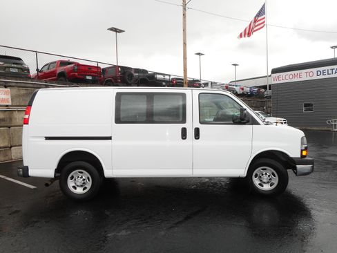 Used 2016 Chevrolet Express 2500 RWD image 6