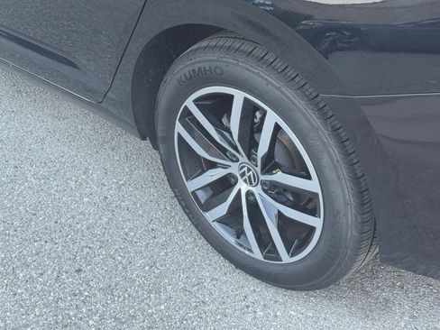 Used 2025 Volkswagen Jetta SE image 30