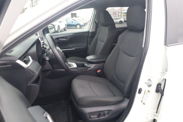 Used 2025 Toyota RAV4 XLE w/ Weather Package AWD/4WD image 21