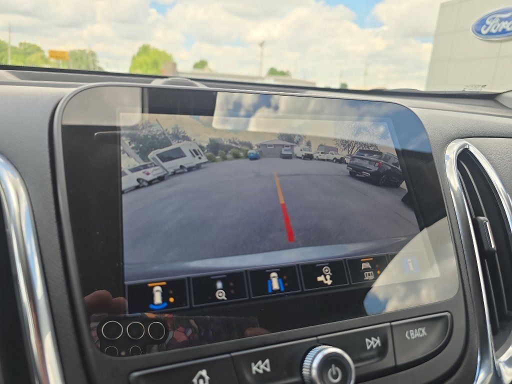 Used 2024 Chevrolet Equinox LT FWD image 26