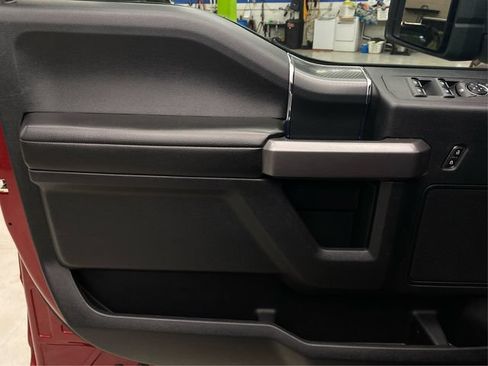 Used 2019 Ford F150 XLT w/ Equipment Group 302A Luxury AWD/4WD image 25