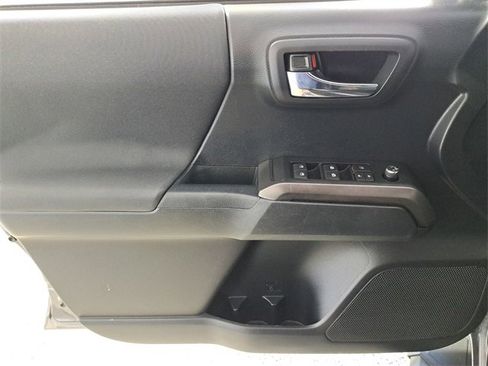 Used 2018 Toyota Tacoma TRD Off-Road image 21