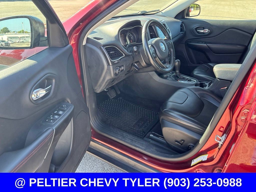 Used 2019 Jeep Cherokee Trailhawk w/ Cold Weather Group AWD/4WD image 13