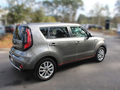 Certified 2018 Kia Soul + image 12