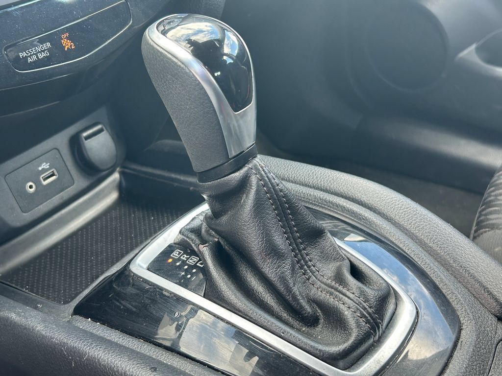 Used 2019 Nissan Rogue S AWD/4WD image 16