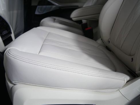 New 2026 BMW X7 M60i image 15