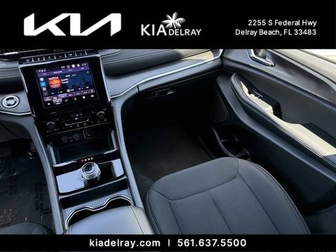 Used 2025 Jeep Grand Cherokee Laredo X w/ Luxury Tech Group I RWD image 14