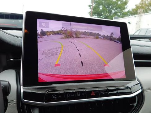 Used 2023 Jeep Compass Limited image 18