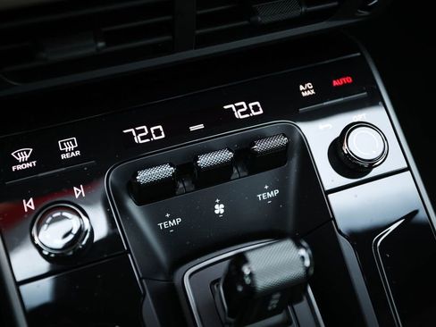 Used 2025 Porsche 911 Carrera image 33