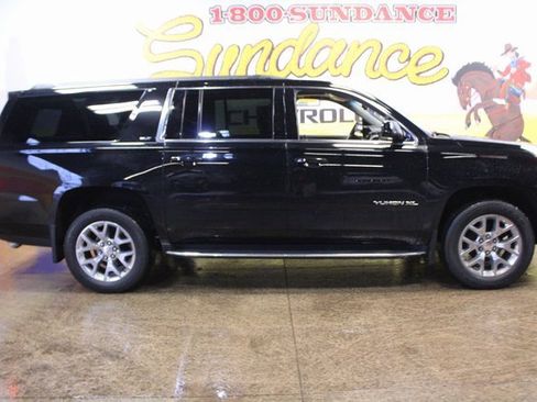 Used 2019 GMC Yukon XL SLT image 1