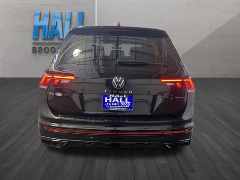 Certified 2024 Volkswagen Tiguan SE R-Line image 5