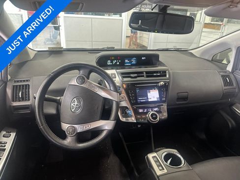 Used 2017 Toyota Prius V Four w/ Carpet Mat Package FWD image 6