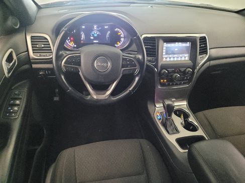 Used 2020 Jeep Grand Cherokee Laredo AWD/4WD image 22
