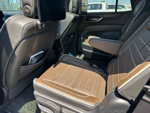 Used 2025 GMC Yukon Denali Ultimate AWD/4WD image 13