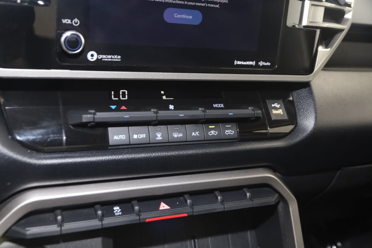 Used 2022 Toyota Tundra SR5 AWD/4WD image 25