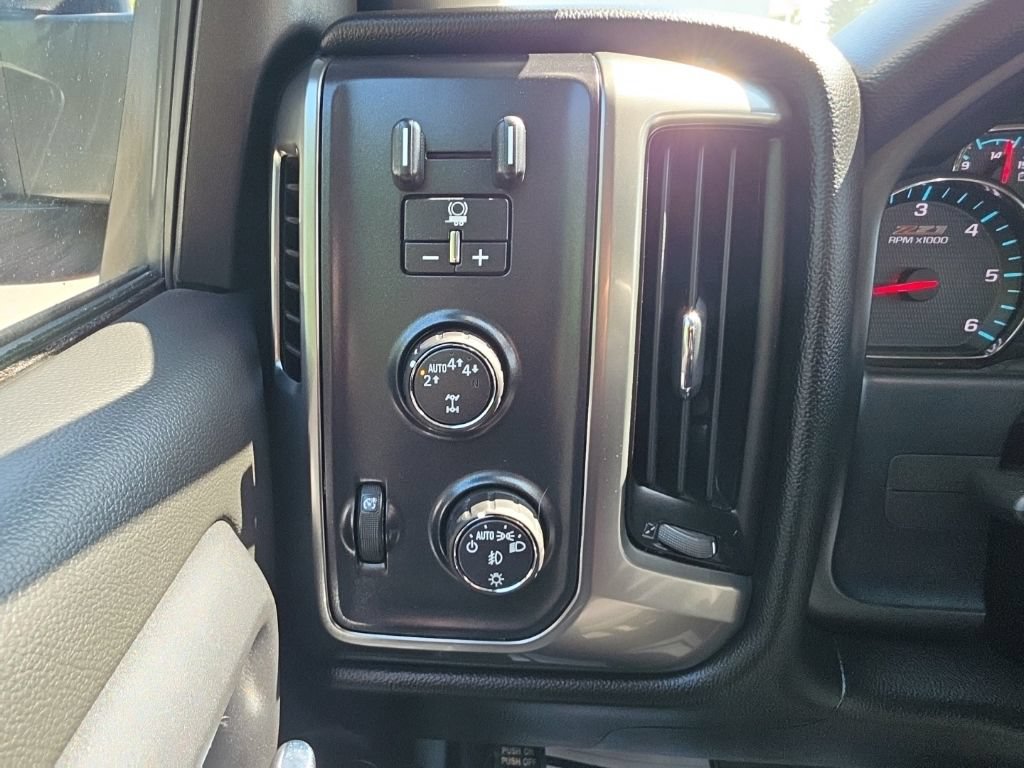 Used 2018 Chevrolet Silverado 1500 LT w/ All Star Edition AWD/4WD image 11