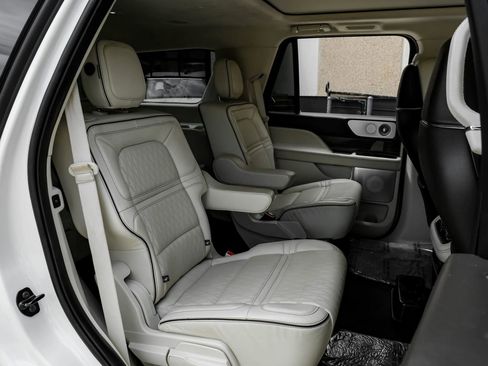 Used 2020 Lincoln Navigator Black Label w/ Cargo Convenience Package AWD/4WD image 35