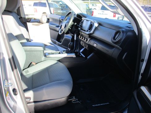 Used 2020 Toyota Tacoma SR5 image 15