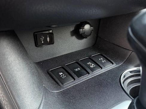 Used 2015 Toyota Highlander XLE image 29