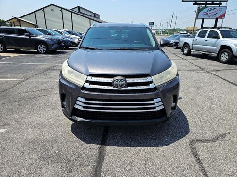 Used 2018 Toyota Highlander XLE image 3