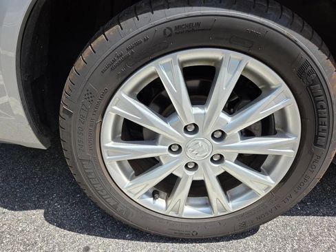 Used 2011 Buick Lucerne CXL w/ Driver Confidence Package FWD image 4