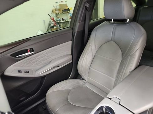 Used 2019 Toyota Avalon Limited FWD image 16