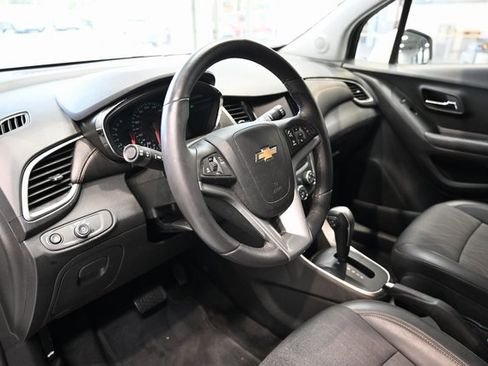 Used 2022 Chevrolet Trax LT w/ Sport Edition image 19
