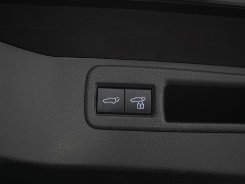 Used 2021 Toyota Venza LE w/ Carpet Mat Package (TMS) AWD/4WD image 11