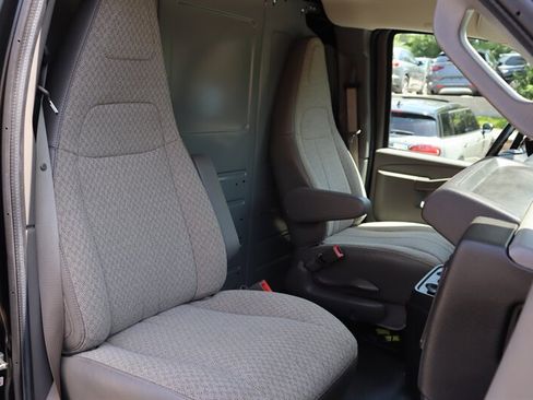 Used 2021 Chevrolet Express 2500 w/ Driver Convenience Package RWD image 19