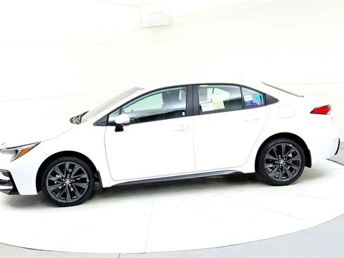 New 2026 Toyota Corolla SE image 3