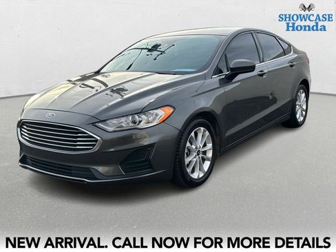 Used 2020 Ford Fusion SE image 2