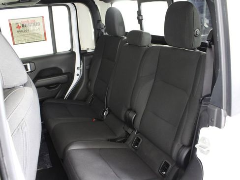 Used 2023 Jeep Gladiator Overland image 19