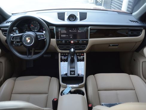 Certified 2026 Porsche Macan AWD/4WD image 12