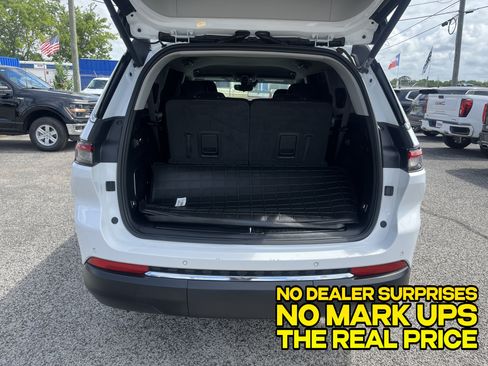 Used 2022 Jeep Grand Cherokee L Limited AWD/4WD image 5