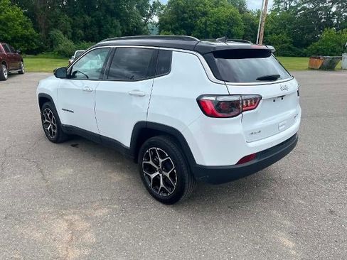 Used 2025 Jeep Compass Limited AWD/4WD image 5