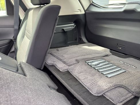 Used 2019 Nissan Rogue SV AWD/4WD image 34