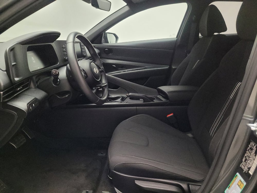 Used 2025 Hyundai Elantra Sport FWD image 17