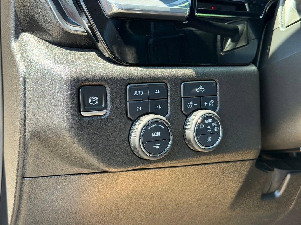Used 2024 Chevrolet Silverado 1500 RST w/ Z71 Off-Road Package AWD/4WD image 24